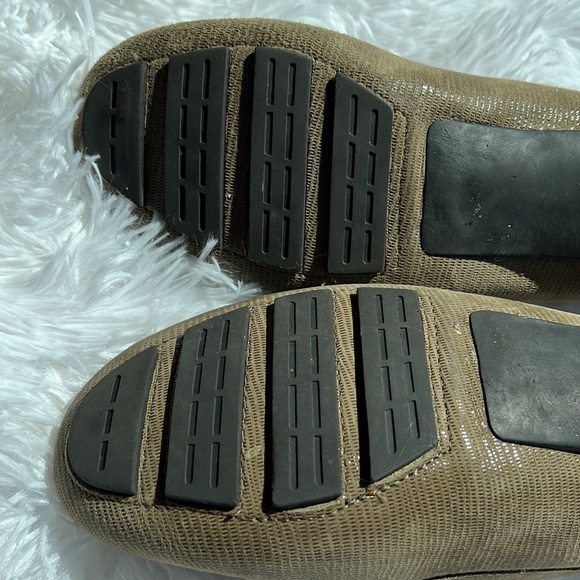 Van Eli Suede Upper with Sparkle.
Great looking and comfortable - Picture 7 of 12